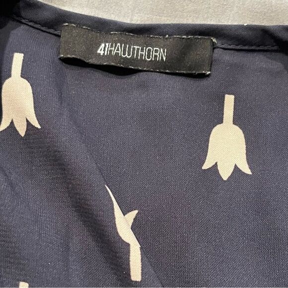 41 Hawthorn Ivy Tulip Print Roll Tab Sleeve Blouse Size Medium - Picture 7 of 8